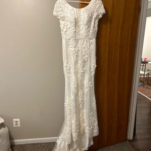 Elizabeth Cooper Design Wedding Dress Size 6 Brand New Never Worn